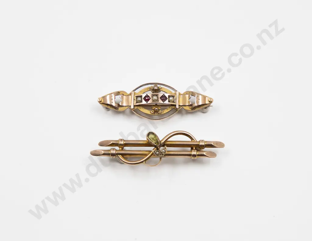 Two Victorian 9ct Bar Brooches Image 1++