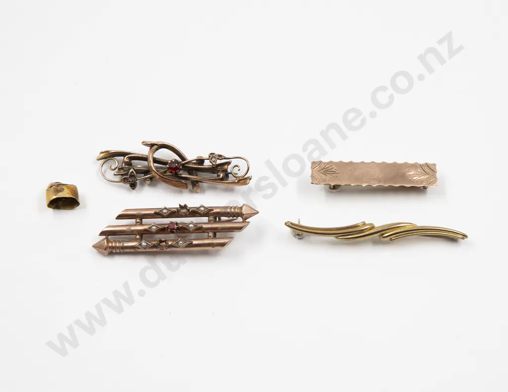 Three Edwardian 9ct Brooches and 8ct Brooch (faults) Image 1++