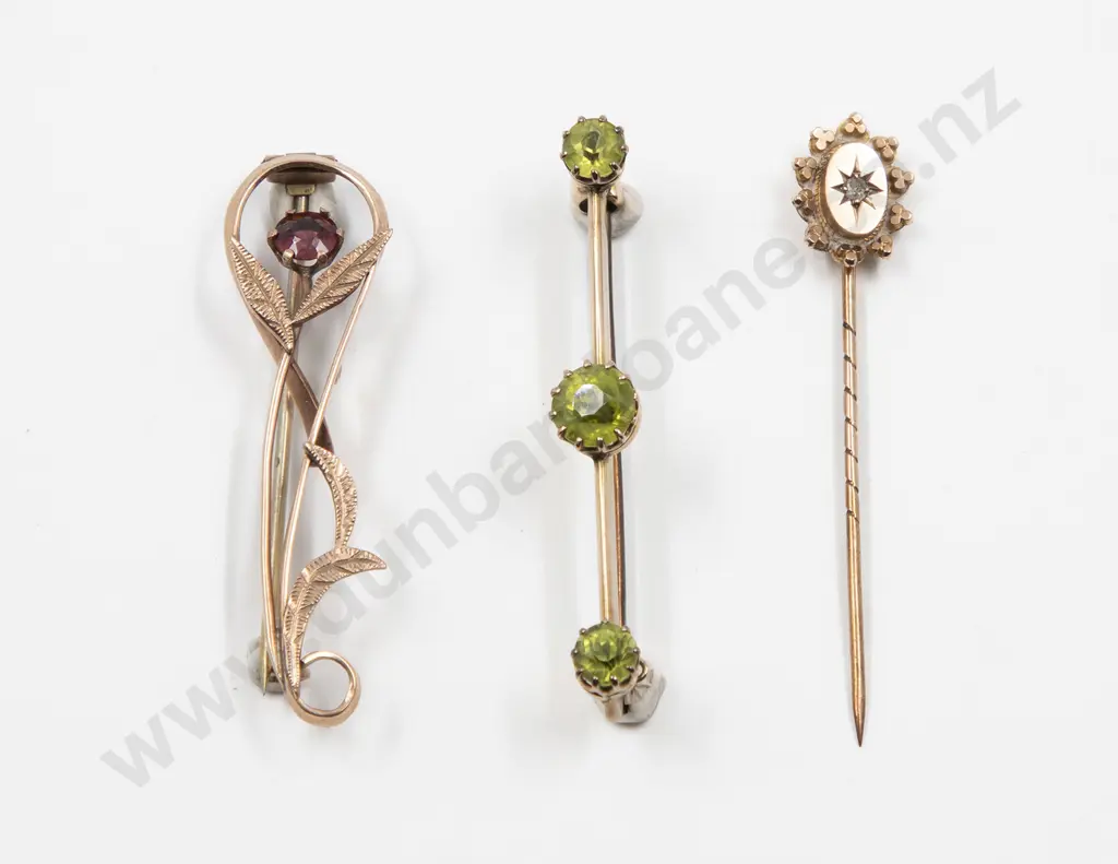 Two Victorian 9ct Bar Brooches Image 1++