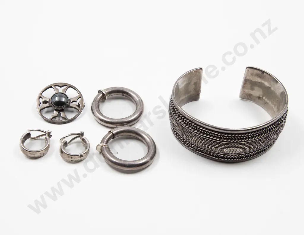 S/S Cuff Bangle Image 1++