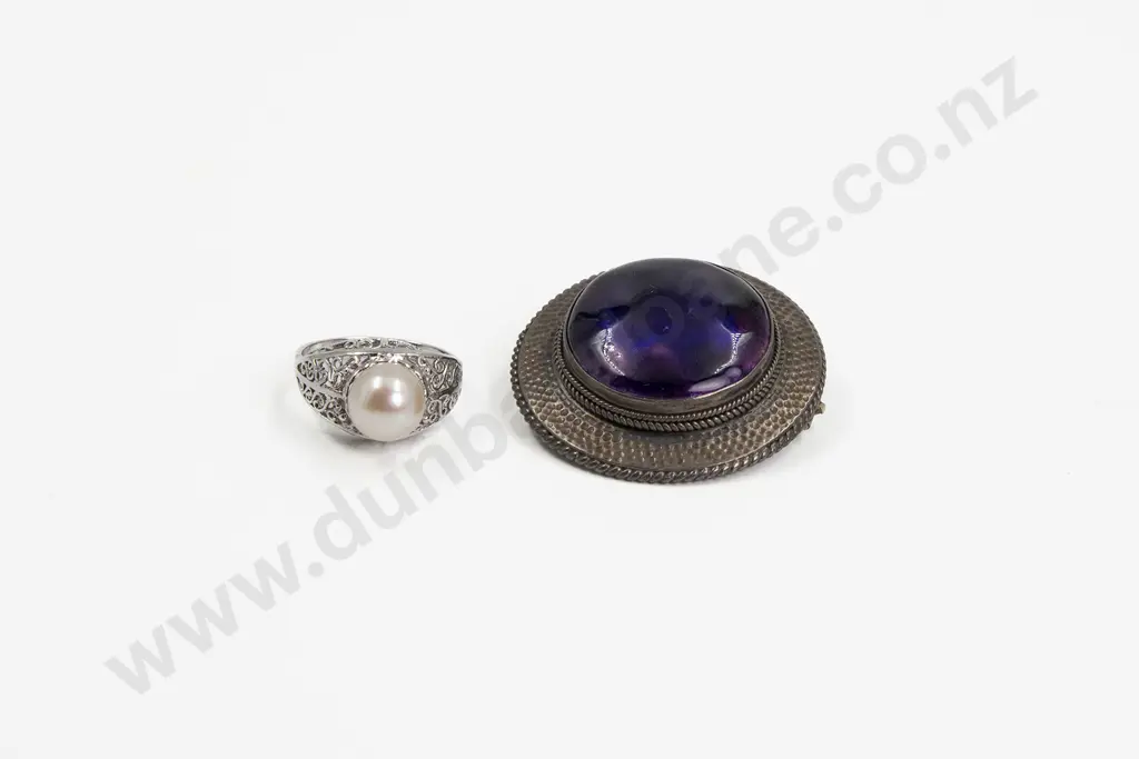 S/S Fancy Set SIngle Cultured Pearl Ring Image 1++