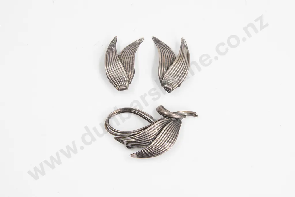 Mid C20th Sterling Silver Leaf Spray Brooch and Matching Clip Back Earrings Image 1++