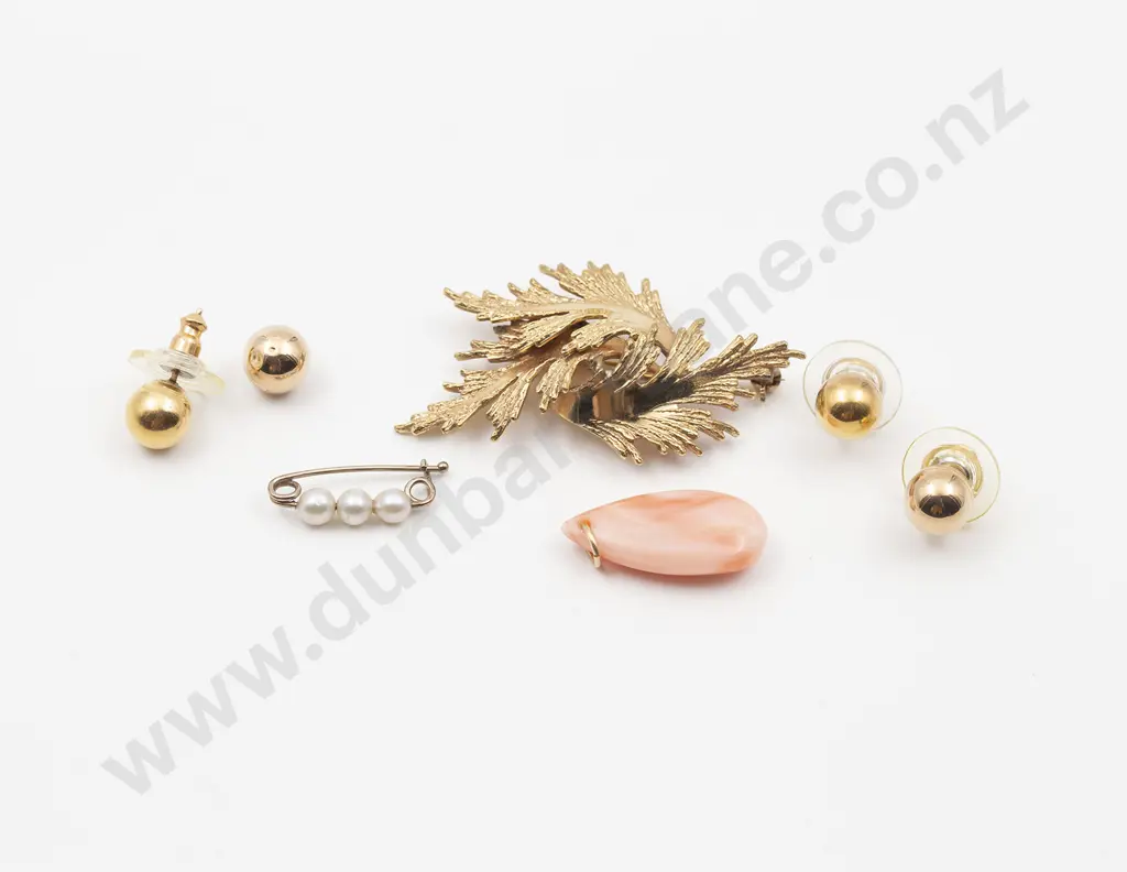 Pair 9ct Bead Stud Earrings Image 1++