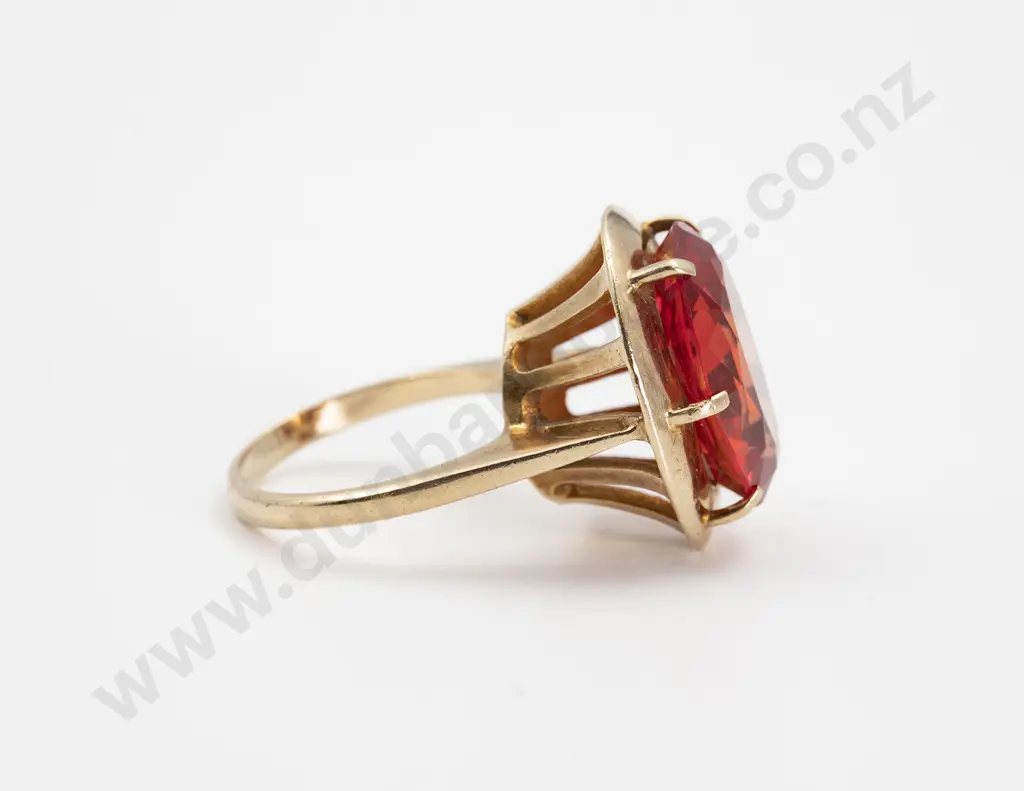9ct Single Red Quartz Dress Ring Image 1++