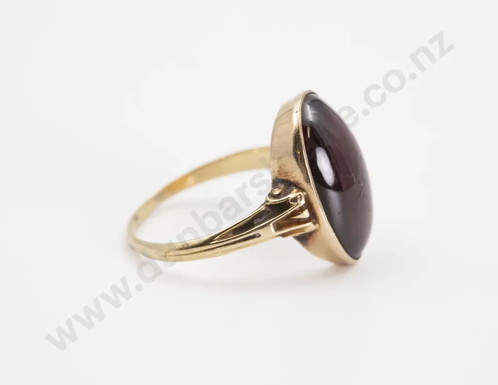 Victorian 15ct Single Oval Cabochon Garnet Ring Image 1++