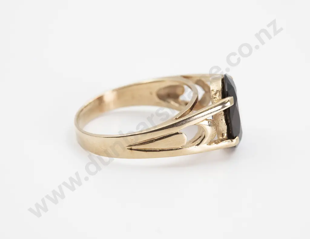 9ct Single Garnet Ring Image 1++