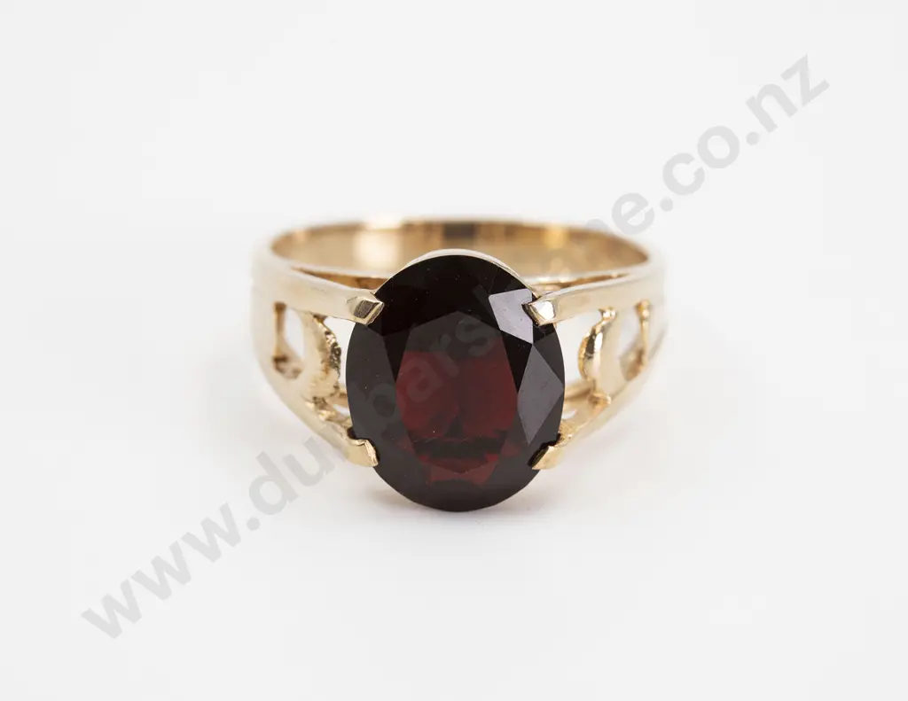 9ct Single Garnet Ring Image 1++