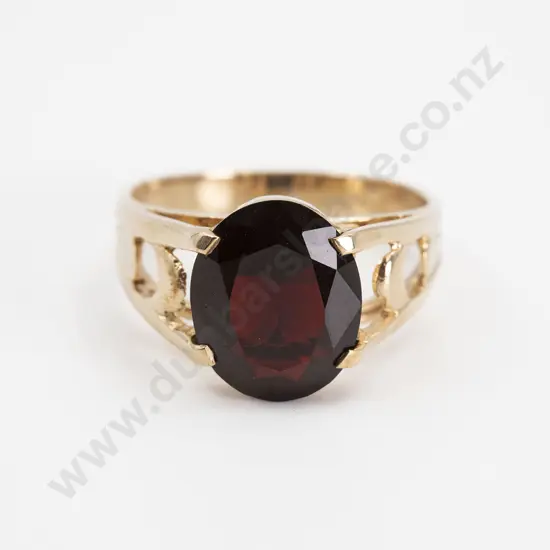 9ct Single Garnet Ring