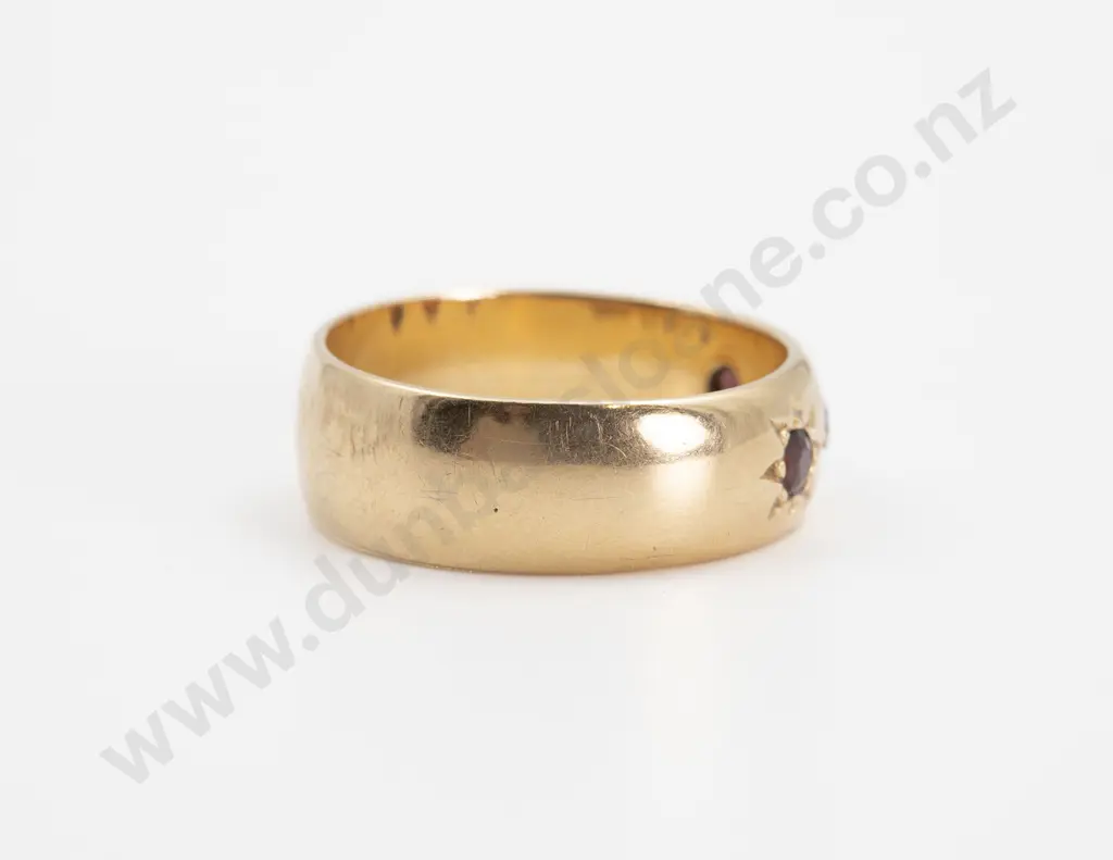 18ct Three Stone Garnet Band Ring Image 1++