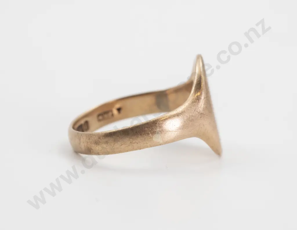 9ct Initialed Signet Ring Image 1++