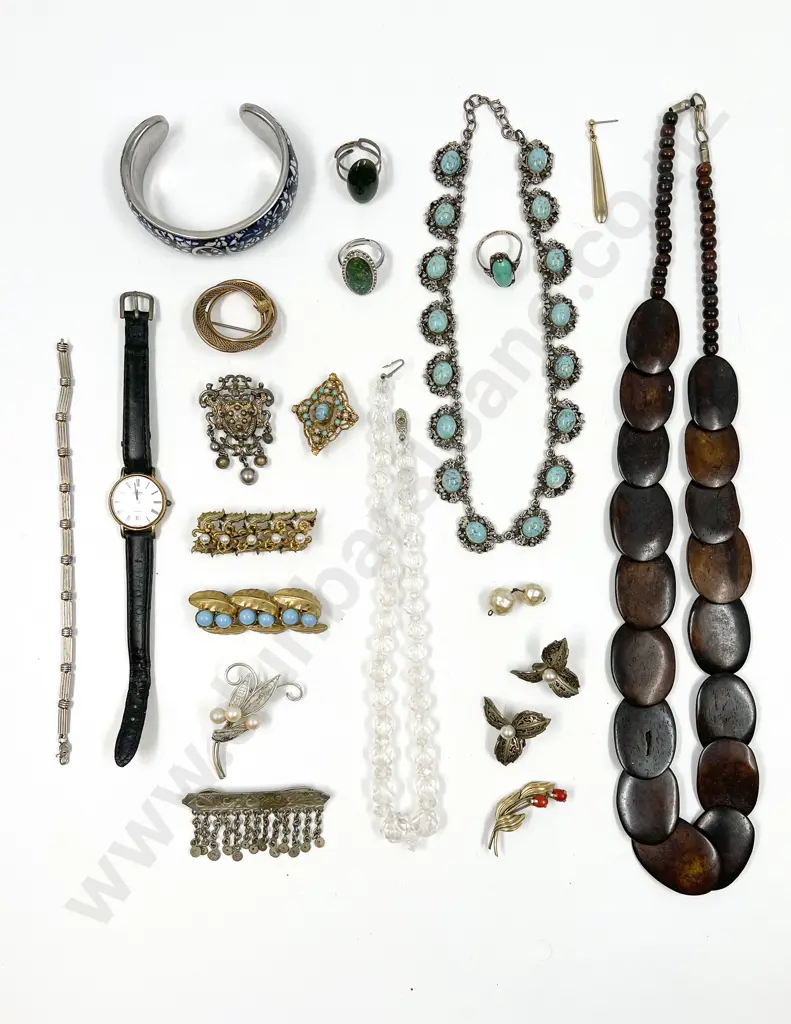 Small Qty Vintage and Modern Costume Jewellery Image 1++