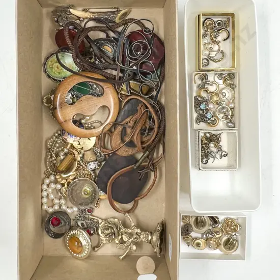 Small Collection Vintage Costume Jewellery and Earrings