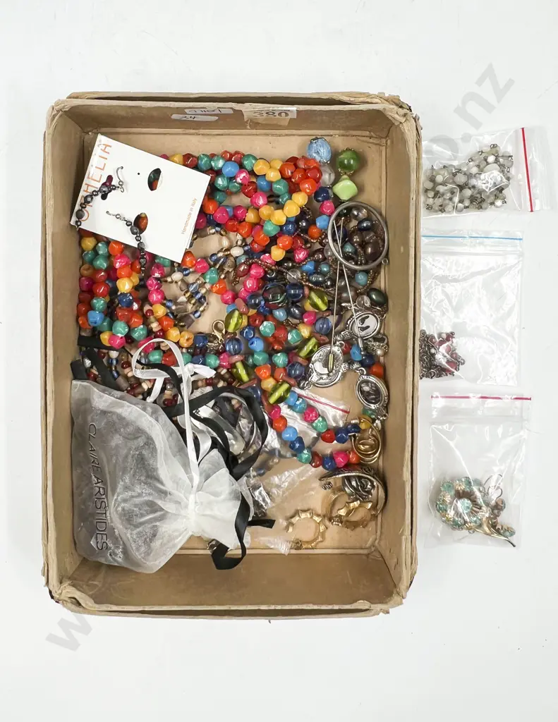 Collection Vintage and Modern Costume Jewellery Image 1++