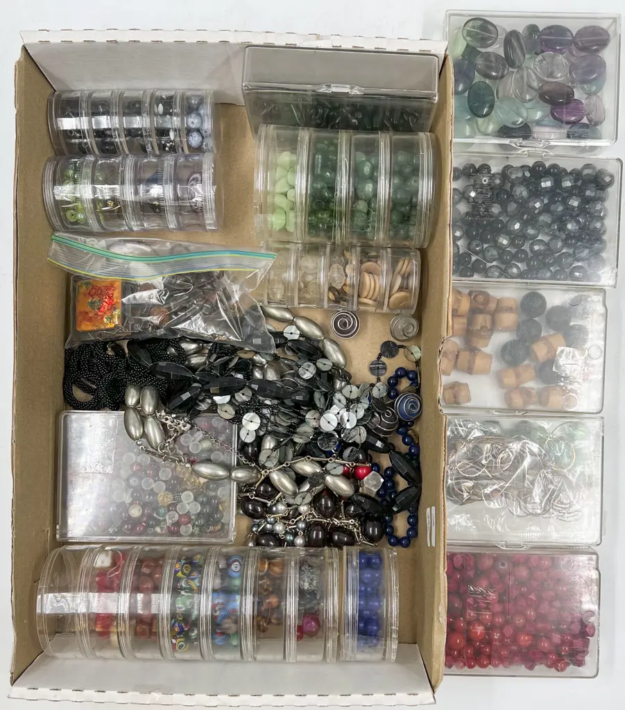 Qty Loose and Strung Mixed Vintage and Modern Beads Image 1++