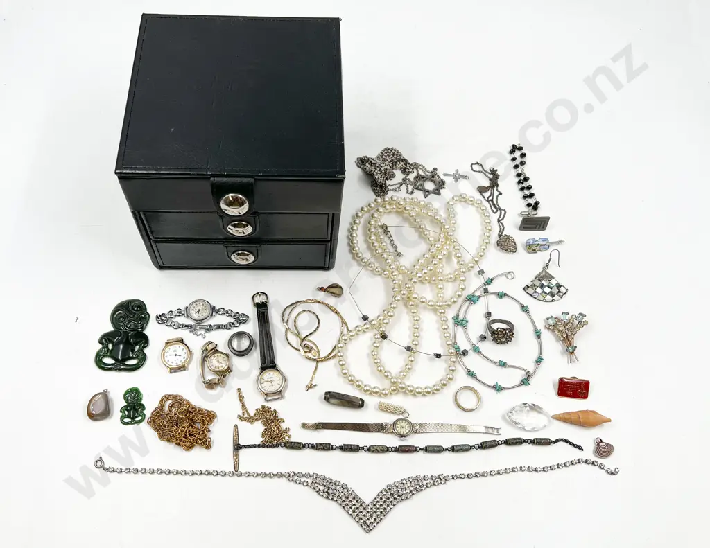 Small Qty Costume Jewellery and Jewel Box Image 1++