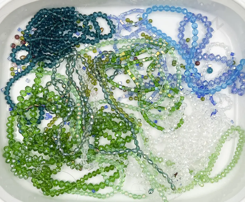 Quantity Various Coloured Crystal Beads Image 1++