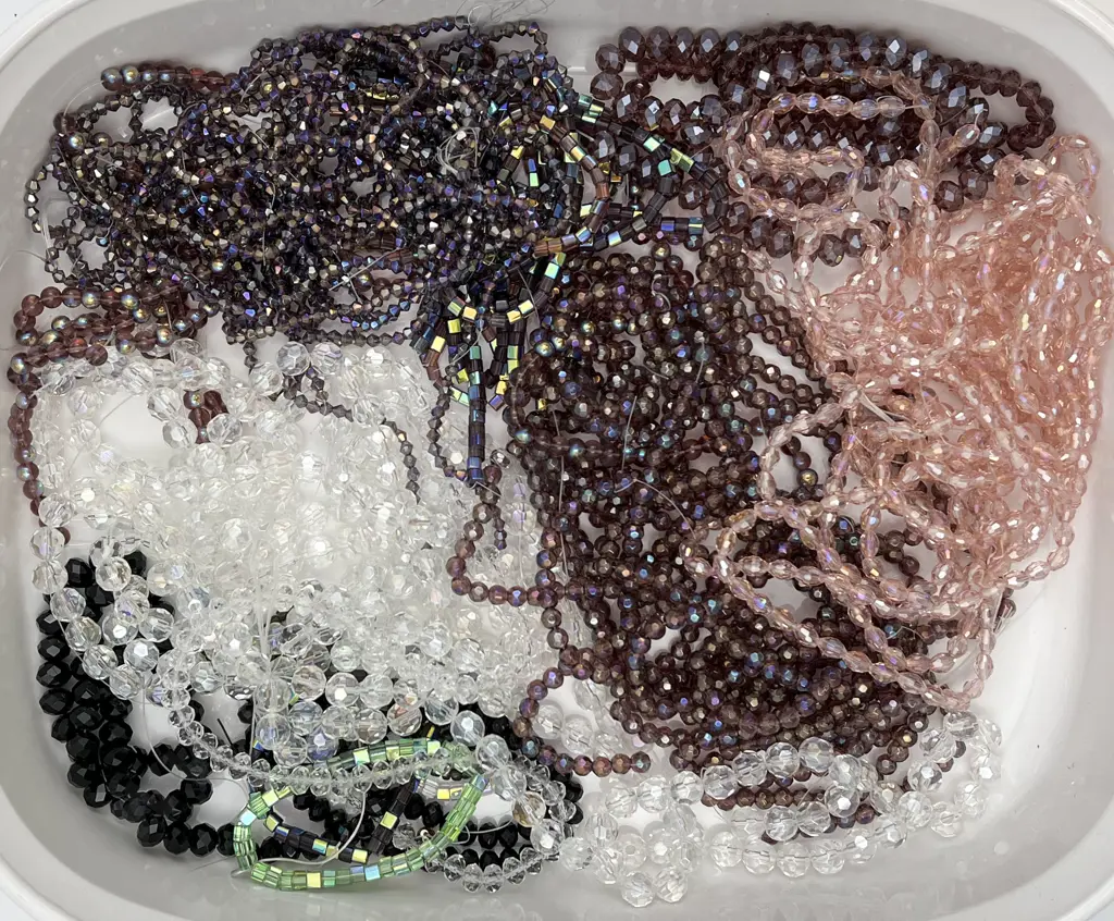 Quantity Various Coloured Crystal Beads Image 1++