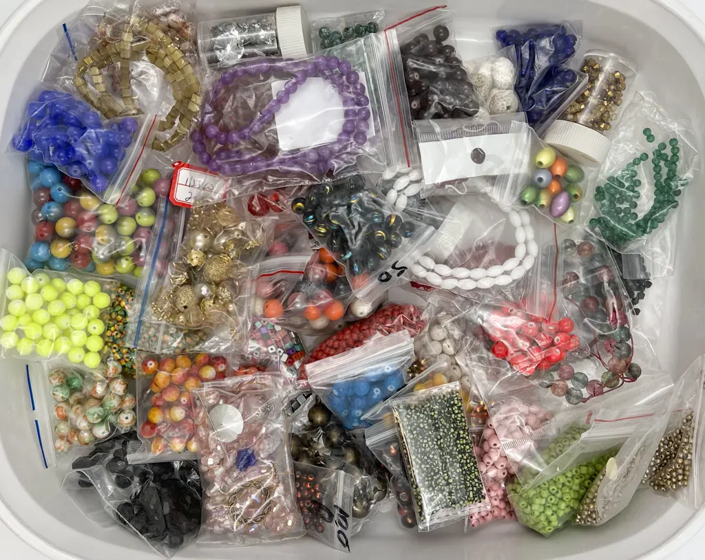 Assorted Crystal Seed & Mixed Composite Beads Image 1++