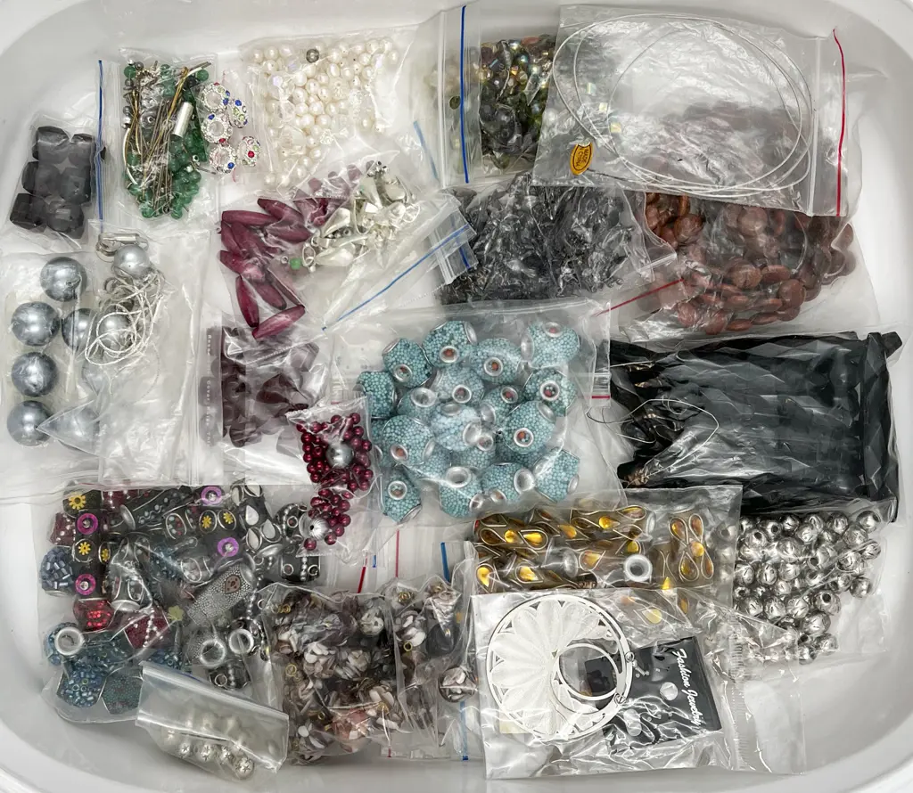 Assorted Crystal Seed & Mixed Composite Beads Image 1++