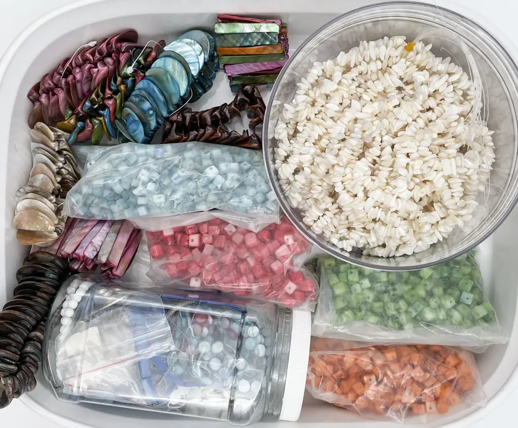Large Quantity Shell Beads Image 1++