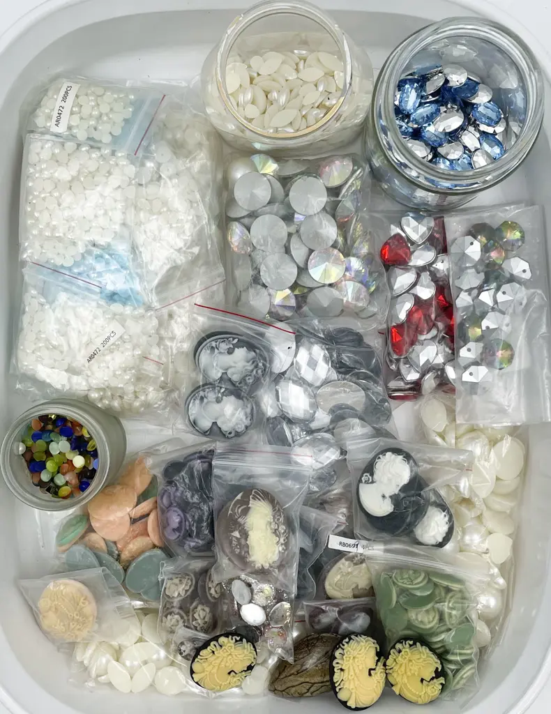 Mixed Selection Pearl & Crystal Flat Backs etc Image 1++