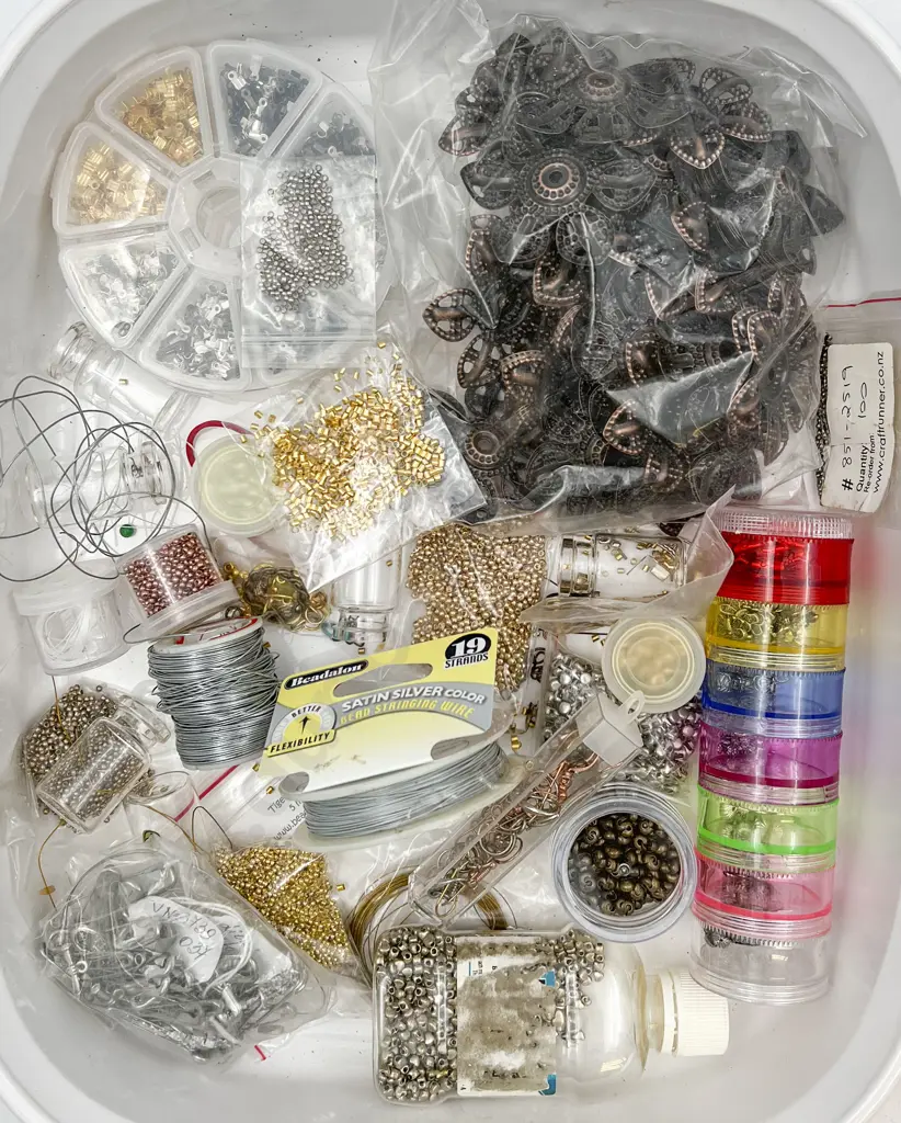 Quantity Jewellery Findings Jewellery Mounts Bead Caps & Various Image 1++