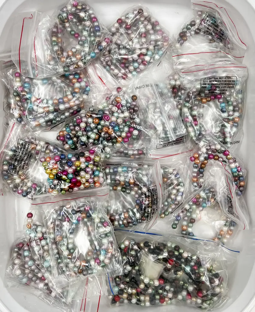 Quantity Semi Strung Faux Coloured Pearl Beads Image 1++