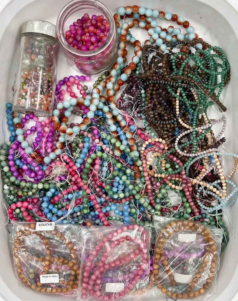 Mixed Selection Glass & Other Beads Image 1++