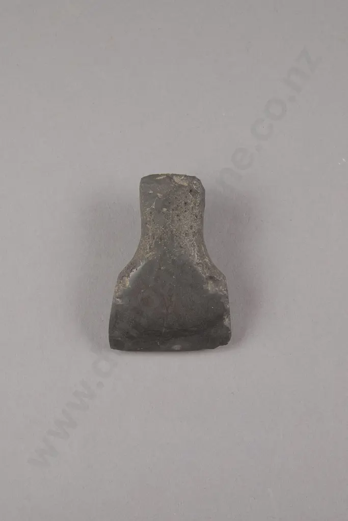 An Unusual Spade Form Toki (Greywacke) Image 1++