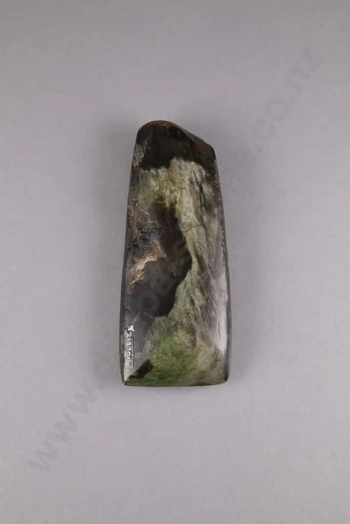 Pre-European Toki Pounamu Image 1++