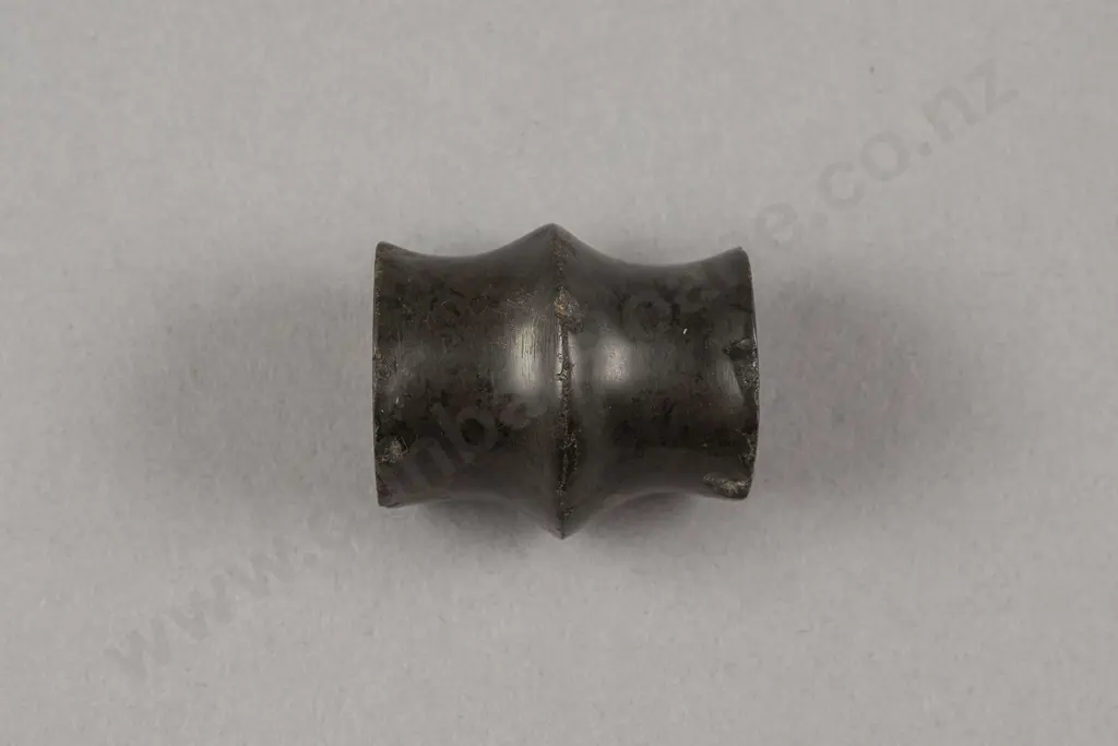 A Rare Moa Hunter Serpentine Mau Kaki (Reel Necklace Section) Image 1++