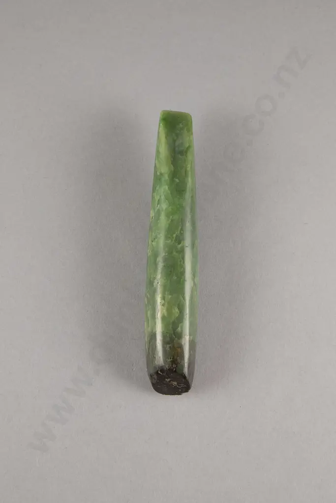 A Pre-European Pounamu Whao (Chisel) Image 1++