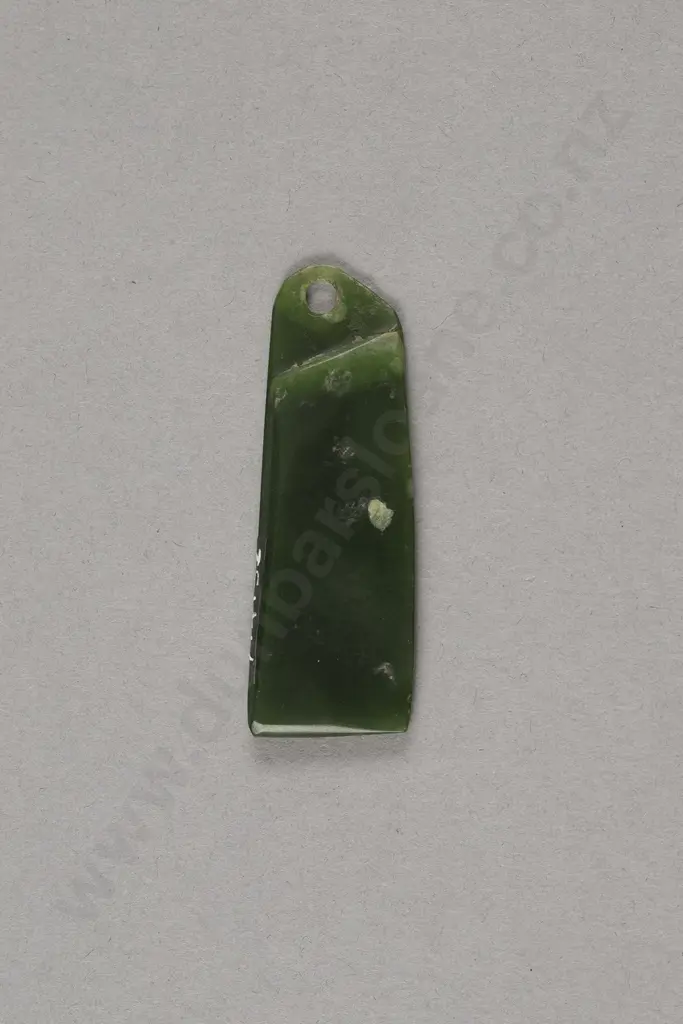 Pounamu Pendant Image 1++