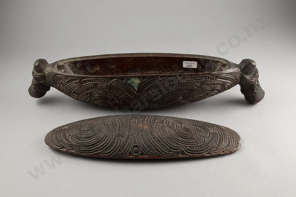 A Good 19th Century Wakahuia (Treasure Box) Image 1++