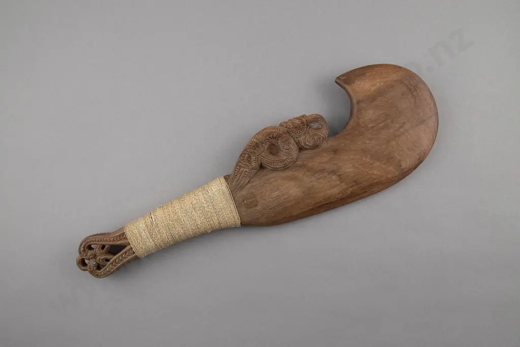 Wooden Wahaika with Figure to Blade Image 1++