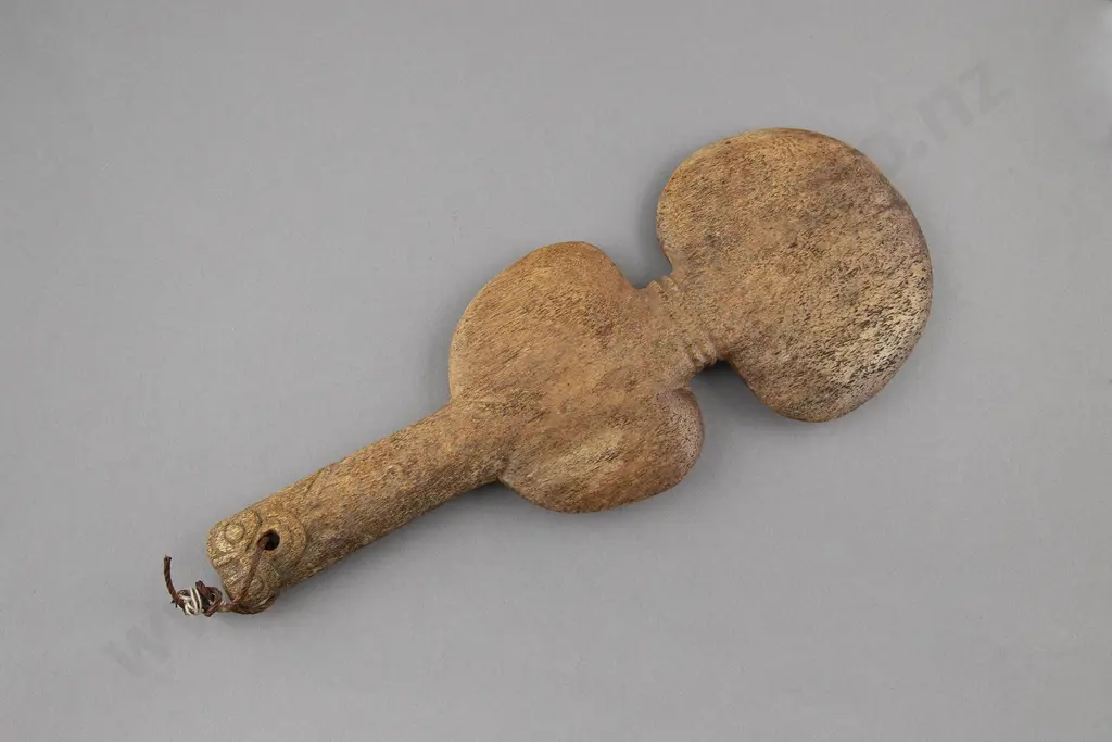 An Early 20th Century Whalebone Kotiate Image 1++