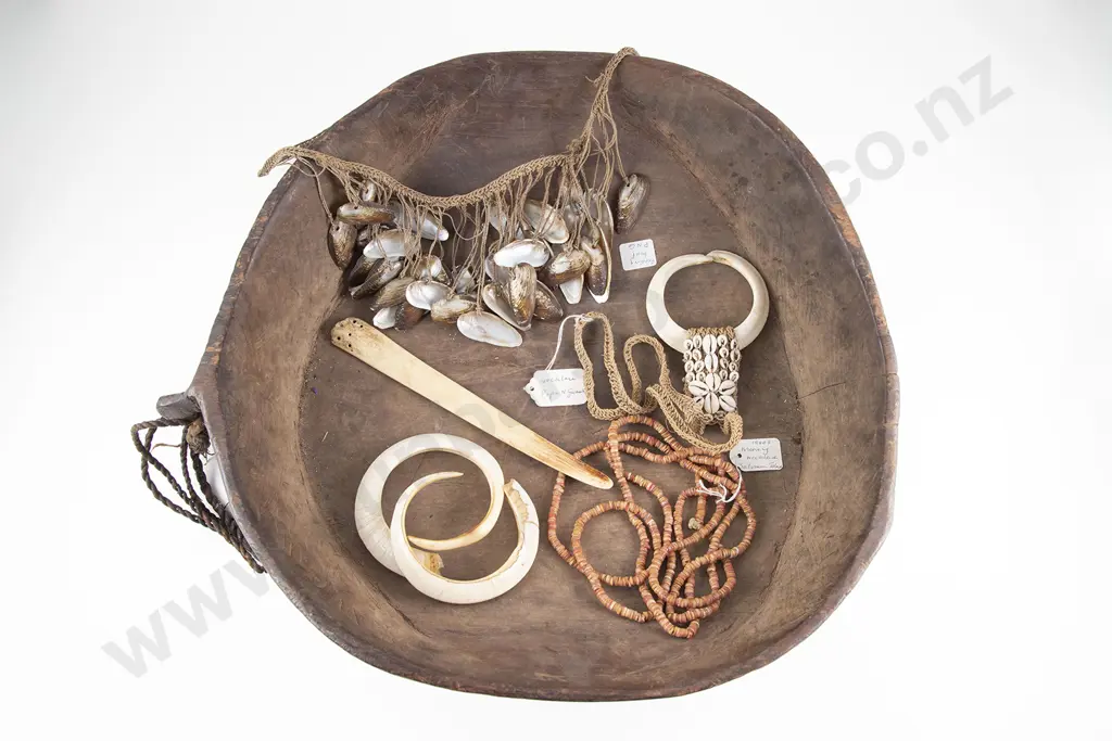 Papua New Guinean Large Feast Bowl Together With Assorted Jewellery Image 1++