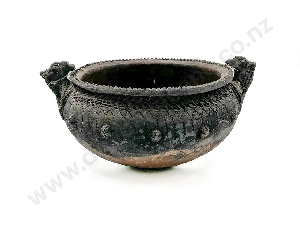 Papua New Guinea blackened pottery bowl Image 1++