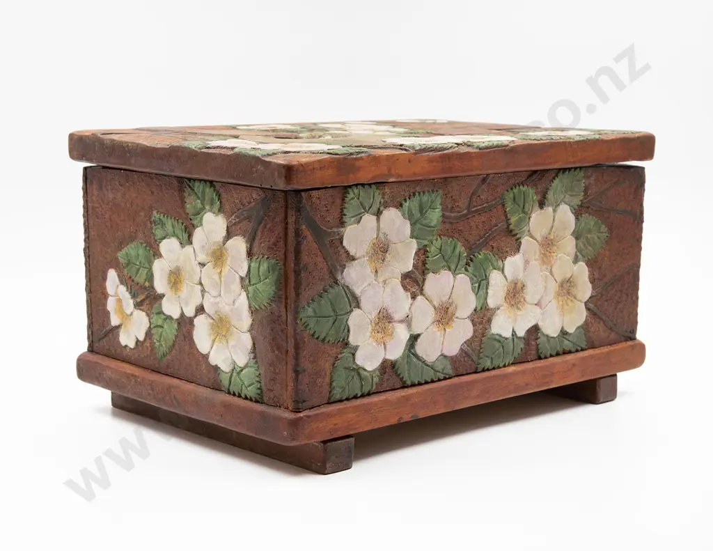 Jane Brenkley Carved box Image 1++