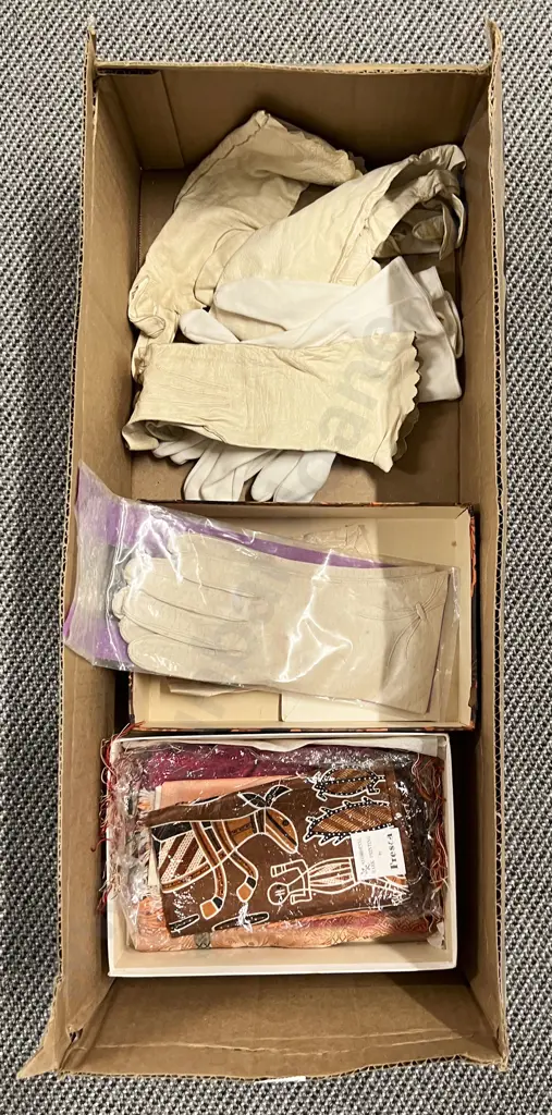 Selection of Vintage Gloves and Scarf and Various Image 1++