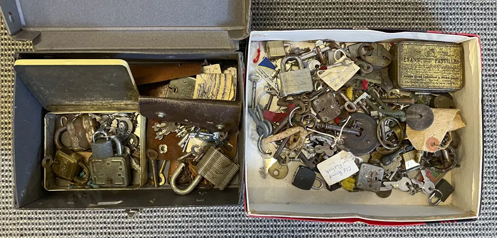 Selection of Vintage Cabinet and Trunk Keys Image 1++