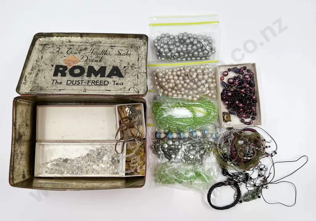 Quantity of Costume Jewelry Image 1++