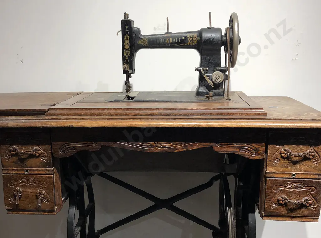 Stockdale Sewing Machine In Oak Sewing Table Image 1++