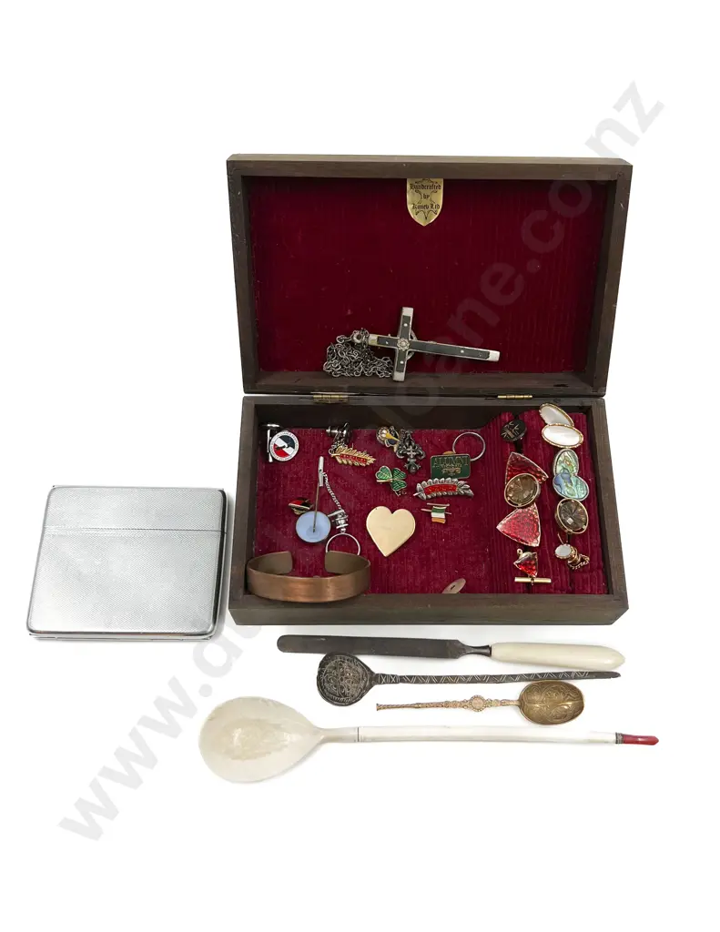 Quantity of Assorted Jewelry Incl. Brooches with Cufflinks and Necklace Etc. Image 1++