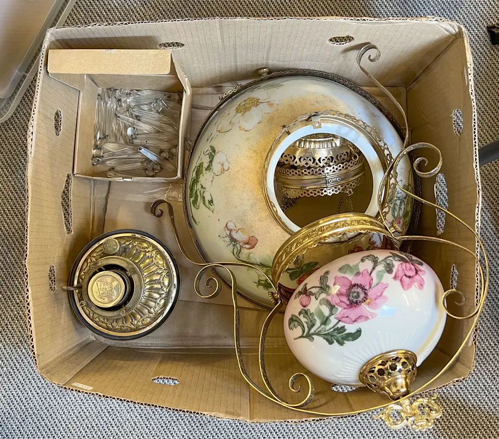 Vintage Kerosene Ceiling Light With Droplets and Glass Shades Image 1++