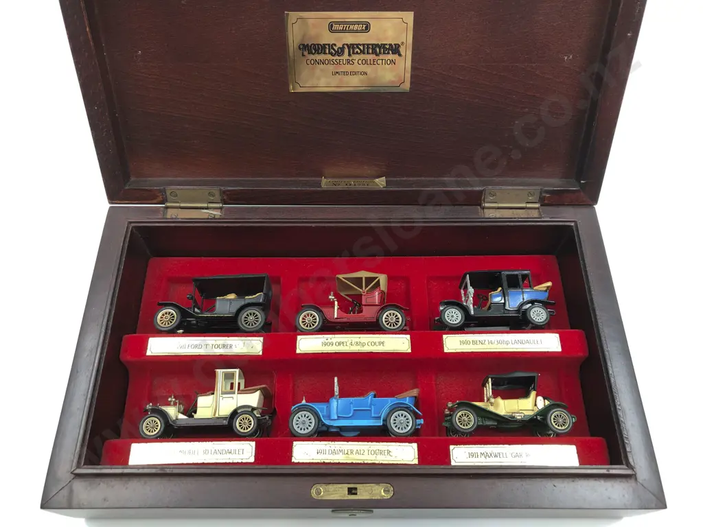 Limited Edition Models of Yesteryear Connoisseurs Collection Display Case Image 1++