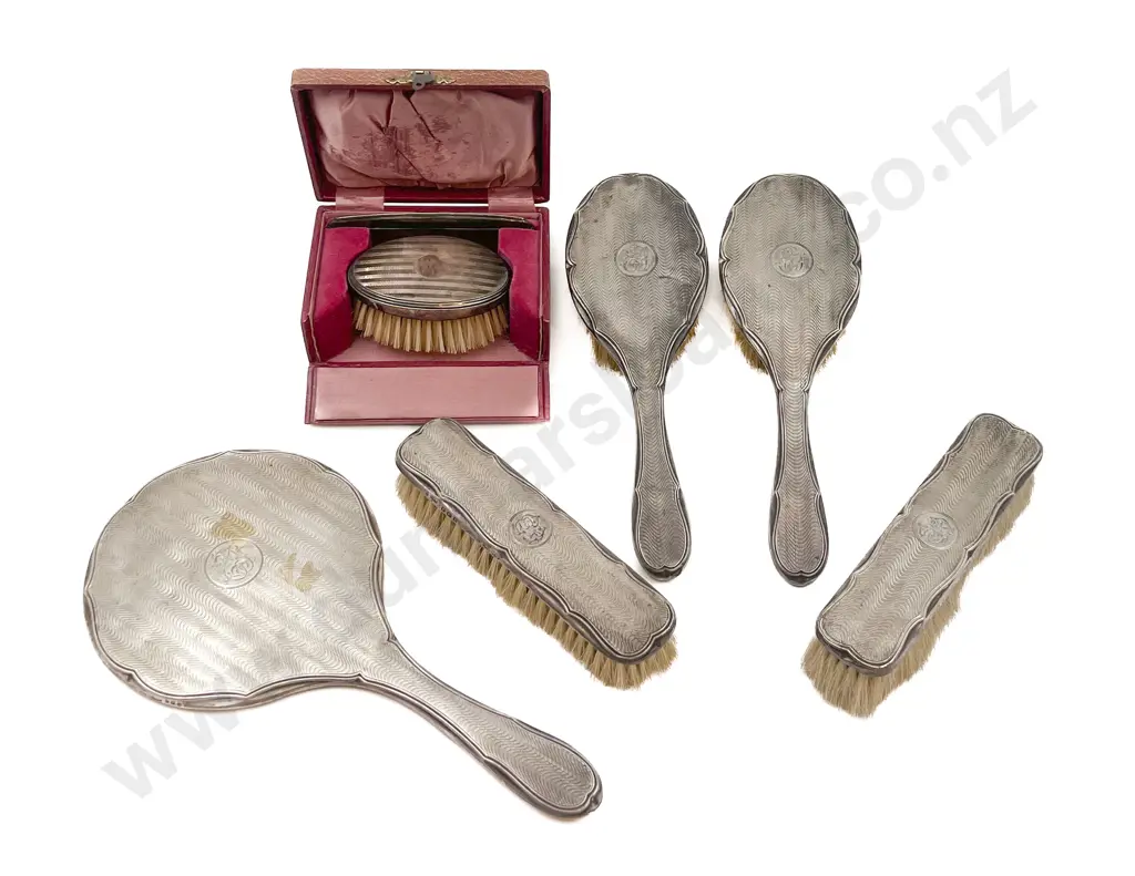 Quantity of S/S Topped Vanity Items Image 1++