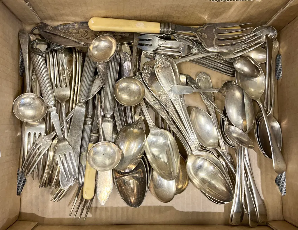Box of Assorted S/P Cutlery Image 1++