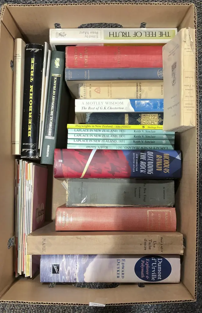 Box of Assorted Books and Booklets Image 1++