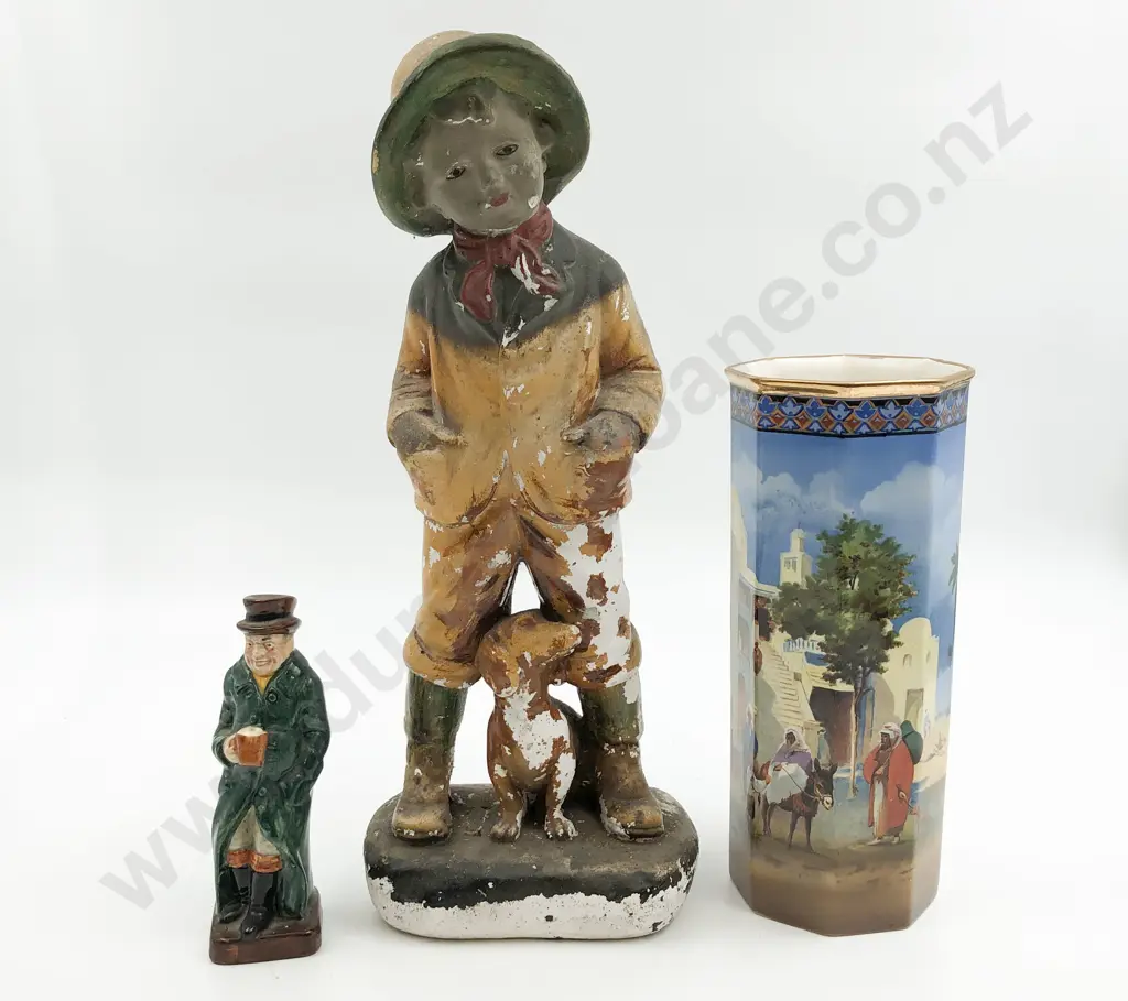 Two Figures Together With Octagonal Vase Image 1++